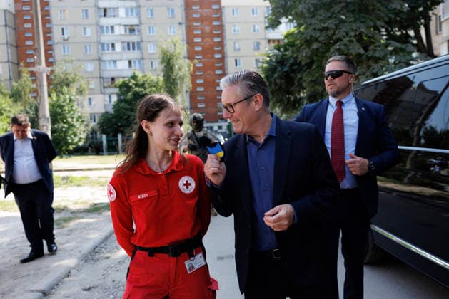 Prime Minister Keir Starmer visits Ukraine 16 07 2026. Ukraine. Prime Minister Keir Starmer meets emergency workers and residents in the Podilskyi area of Kyiv which was hit by Russian missile strikes in which 8 people were killed.in Kyiv., Credit:Simon Dawson No 10 Downing Street B66 Avalon Ukraine, Kyiv  Copyright: xSimonxDawsonx xNox10xDowningxStreetx xB66x xAvalonx 1116894228