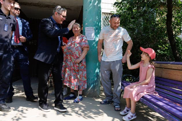 Prime Minister Keir Starmer visits Ukraine 16 07 2026. Ukraine. Prime Minister Keir Starmer meets emergency workers and residents in the Podilskyi area of Kyiv which was hit by Russian missile strikes in which 8 people were killed.in Kyiv., Credit:Simon Dawson No 10 Downing Street B66 Avalon Ukraine, Kyiv  Copyright: xSimonxDawsonx xNox10xDowningxStreetx xB66x xAvalonx 1116894252