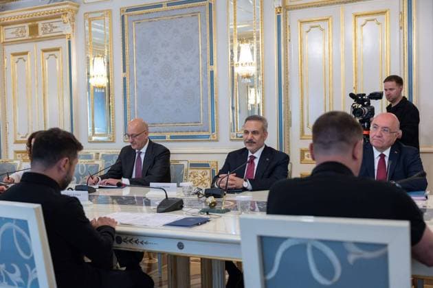 Ukrainian President Zelenskyy - Turkish Foreign Minister Fidan meeting in Kyiv KYIV, UKRAINE - JULY 16: Ukrainian President Volodymyr Zelenskyy (L) meets with Turkish Foreign Minister Hakan Fidan (3rd L) during Fidan s official visit in Kyiv, Ukraine, on July 16, 2026, Murat Gok Anadolu Kyiv Ukraine. Editorial use only. Please get in touch for any other usage.  Copyright: x2026xAnadoluxMuratxGokx