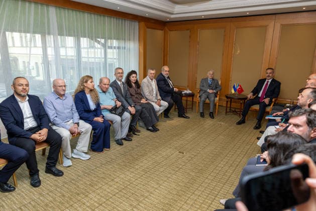 Turkish FM Hakan Fidan meets Crimean Tatar leaders in Kyiv KYIV, UKRAINE - JULY 16: Turkish Foreign Minister Hakan Fidan (R) meets with Crimean Tatar National Leader and Ukrainian lawmaker Mustafa Dzhemilev and Chairman of the Crimean Tatar Mejlis Refat Chubarov in Kyiv during his visit to Ukraine, on July 16, 2026. Mustafa Hatipoglu Anadolu Kyiv World. Editorial use only. Please get in touch for any other usage.  Copyright: x2026xAnadoluxMustafaxHatipoglux