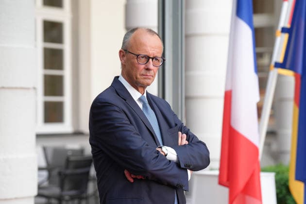 Besuch des franzoesischen Praesidenten bei Bundeskanzler Merz in Bensberg Bundeskanzler Friedrich Merz im Portrait vor der Begruesung des franzoesischen Staatspraesidenten Macron, Bensberg, 16.07.2026 Bensberg NRW Deutschland *** Visit by the French President to Federal Chancellor Merz in Bensberg; a portrait of Federal Chancellor Friedrich Merz before welcoming French President Macron, Bensberg, July 16, 2026, Bensberg, North Rhine-Westphalia, Germany