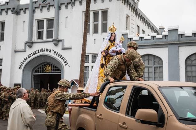 July 16, 2026, Arica, Chile: ARICA, CHILE Ã¢â‚¬ JULY 2026: Chilean soldiers carry an image of the Virgen del Carmen from the foot of the steps into San Marcos Cathedral, where it will remain for worshippers to venerate over the following days, while a Catholic priest looks on. This year marks 100 years since the Church crowned the Virgen del Carmen, Patroness of Chile. Ibar Silva JNA Press. Arica Chile  - ZUMAq101 20260716_zna_q101_062 Copyright: xIbarxFelipexSilvaxCanalesx