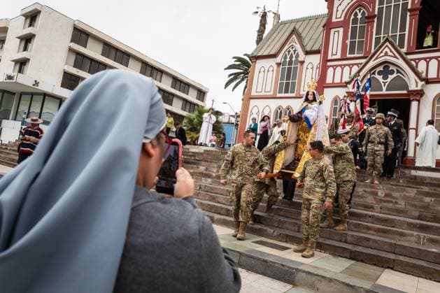 July 16, 2026, Arica, Chile: ARICA, CHILE Ã¢â‚¬ JULY 2026: Chilean soldiers carry an image of the Virgen del Carmen from the foot of the steps into San Marcos Cathedral, where it will remain for worshippers to venerate over the following days, while a Catholic priest looks on. This year marks 100 years since the Church crowned the Virgen del Carmen, Patroness of Chile. Ibar Silva JNA Press. Arica Chile  - ZUMAq101 20260716_zna_q101_064 Copyright: xIbarxFelipexSilvaxCanalesx