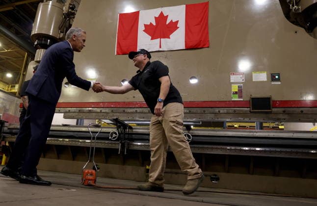 July 16, 2026, London, On, Canada: Prime Minister Mark Carney, left, shakes hands with an employee during a visit to General Dynamics in London, Ont., on Thursday, July 16, 2026. London Canada  - ZUMAc35_ 20260716_zaf_c35_044 Copyright: xNeox