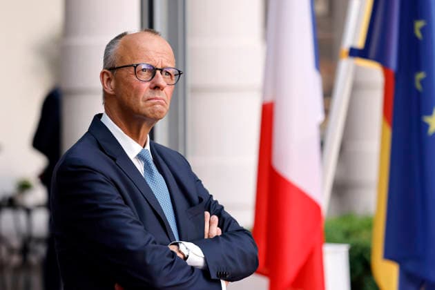 Bundeskanzler Friedrich Merz (CDU) bei einem Pressestatement auf Schloss Bensberg vor dem 26. Deutsch-Französischen Ministerrat. Am 16. und 17. Juli 2026 kommen die Regierungen beider Länder zusammen, um nicht nur die militärische Zusammenarbeit sondern auch Kooperationen in den Bereichen Forschung und Wirtschaft abzustimmen. Bensberg, 16.07.2026 NRW Deutschland *** Chancellor Friedrich Merz of the CDU during a press statement at Bensberg Castle ahead of the 26th Franco-German Ministerial Council. On July 16 and 17, 2026, the governments of both countries will meet to coordinate not only military cooperation but also collaboration in the fields of research and the economy. Bensberg, July 16, 2026, North Rhine-Westphalia, Germany Copyright: xChristophxHardtx