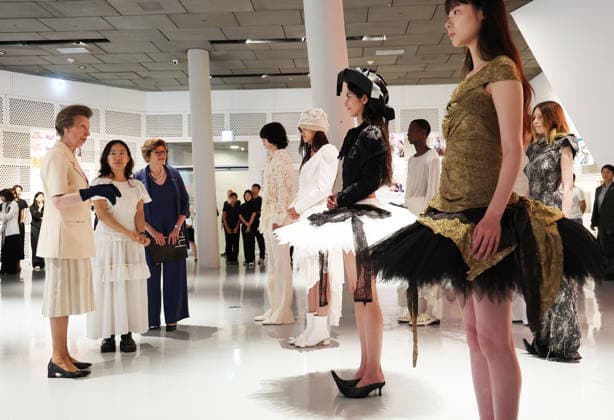 Britain s Princess Anne in Seoul Britain s Princess Anne in Seoul Princess Anne (L), the younger sister of Britain s King Charles III, tours a South Korea-Britain fashion exhibition at the Dongdaemun Design Plaza in Seoul on July 15, 2026. (Yonhap) 2026-07-15 12:21:53 < 1980-2026 YONHAPNEWS AGENCY. .> ¼­¿ïÆ¯º°½Ã EDITORIAL USE ONLY  Copyright: xx PYH2026071510560031500 YonhapxNewsx yonphotos254524