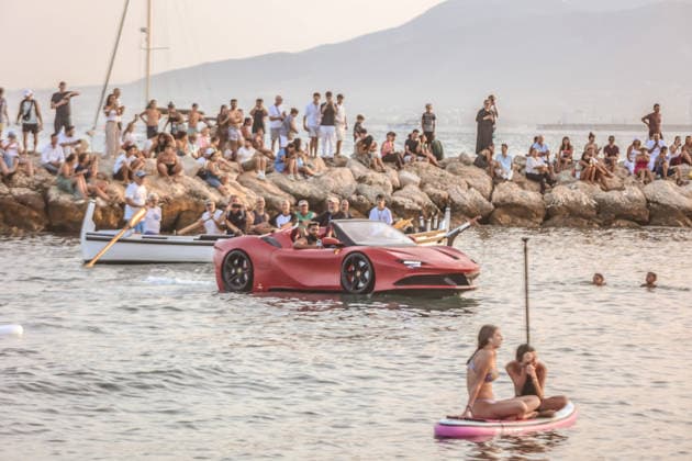 News Themen der Woche KW29 July 16, 2026: July 16, 2026 (Malaga) MoÂ¡laga is celebrating the feast of the Virgen del Carmen in Calle Cientos de personas acuden to this traditional appointment with the Reina de los Mares, which already visits Pedregalejo. A boat car waits at the sea for Virgen del Carmen to arrive. - ZUMAc161 20260716_zap_c161_034 Copyright: xLorenzoxCarnerox