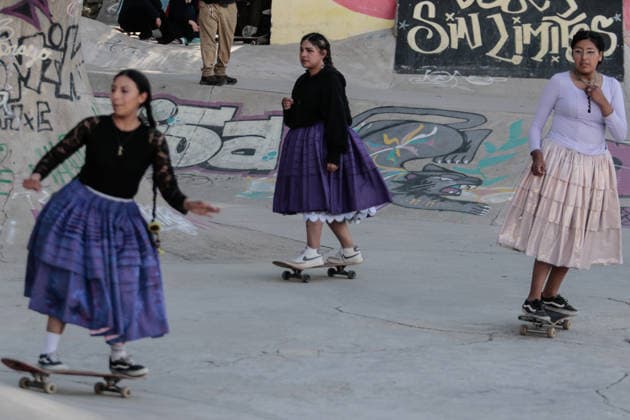 Cholita skater event in Bolivia LA PAZ, BOLIVIA - JULY 16: Children wearing the traditional dress of the La Paz cholita skate during the cholita skaters competition in La Paz, Bolivia, on July 16, 2026 Jorge Mateo Romay Salinas Anadolu La paz Bolivia. Editorial use only. Please get in touch for any other usage.  Copyright: x2026xAnadoluxJorgexMateoxRomayxSalinasx
