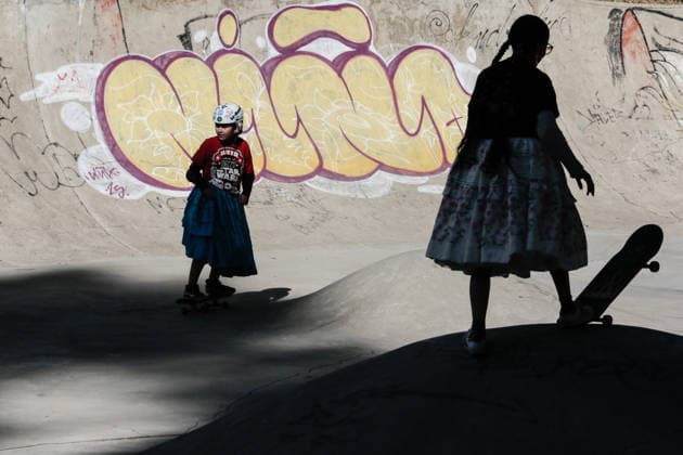 Cholita skater event in Bolivia LA PAZ, BOLIVIA - JULY 16: Children wearing the traditional dress of the La Paz cholita skate during the cholita skaters competition in La Paz, Bolivia, on July 16, 2026 Jorge Mateo Romay Salinas Anadolu La paz Bolivia. Editorial use only. Please get in touch for any other usage.  Copyright: x2026xAnadoluxJorgexMateoxRomayxSalinasx