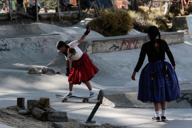 Cholita skater event in Bolivia LA PAZ, BOLIVIA - JULY 16: Children wearing the traditional dress of the La Paz cholita skate during the cholita skaters competition in La Paz, Bolivia, on July 16, 2026 Jorge Mateo Romay Salinas Anadolu La paz Bolivia. Editorial use only. Please get in touch for any other usage.  Copyright: x2026xAnadoluxJorgexMateoxRomayxSalinasx
