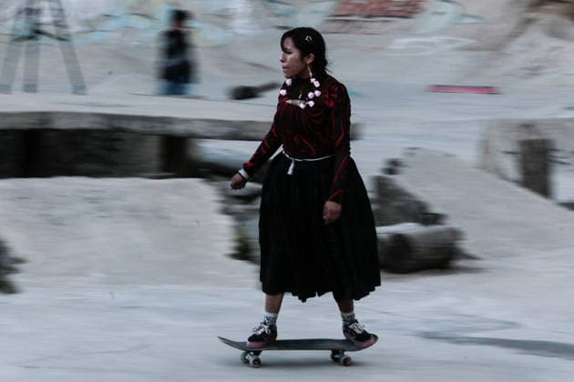 Cholita skater event in Bolivia LA PAZ, BOLIVIA - JULY 16: Children wearing the traditional dress of the La Paz cholita skate during the cholita skaters competition in La Paz, Bolivia, on July 16, 2026 Jorge Mateo Romay Salinas Anadolu La paz Bolivia. Editorial use only. Please get in touch for any other usage.  Copyright: x2026xAnadoluxJorgexMateoxRomayxSalinasx
