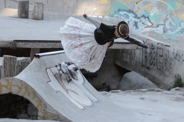 Cholita skater event in Bolivia LA PAZ, BOLIVIA - JULY 16: Children wearing the traditional dress of the La Paz cholita skate during the cholita skaters competition in La Paz, Bolivia, on July 16, 2026 Jorge Mateo Romay Salinas Anadolu La paz Bolivia. Editorial use only. Please get in touch for any other usage.  Copyright: x2026xAnadoluxJorgexMateoxRomayxSalinasx