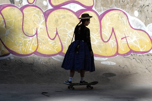 Cholita skater event in Bolivia LA PAZ, BOLIVIA - JULY 16: Children wearing the traditional dress of the La Paz cholita skate during the cholita skaters competition in La Paz, Bolivia, on July 16, 2026 Jorge Mateo Romay Salinas Anadolu La paz Bolivia. Editorial use only. Please get in touch for any other usage.  Copyright: x2026xAnadoluxJorgexMateoxRomayxSalinasx