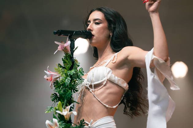 Naïka performs at Somerset House in London - 16 Jul 2026 Victoria Naika known professionally as Naïka performs at Somerset House Summer Series in London. London United Kingdom Copyright: xLounisxTiarx xSOPAxImagesx _DSC3474