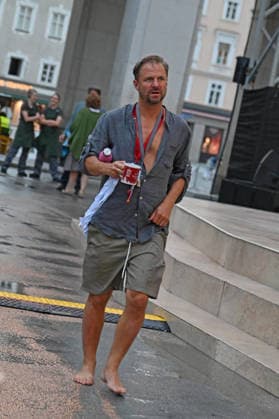 RECORD DATE NOT STATED Philipp Hochmair, vor der Probe, Jedermann, Fotoprobe, Salzburger Festspiele, Domplatz, Salzburg, 2026, Manfred Siebinger *** Philipp Hochmair, before rehearsal, *Jedermann*, photo rehearsal, Salzburg Festival, Domplatz, Salzburg, 2026, Manfred Siebinger