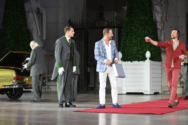 RECORD DATE NOT STATED Jannik Görger, Philipp Hochmair, Christoph Luser, Jedermann, Fotoprobe, Salzburger Festspiele, Domplatz, Salzburg, 2026, Manfred Siebinger *** Jannik Görger, Philipp Hochmair, Christoph Luser, *Jedermann*, photo rehearsal, Salzburg Festival, Domplatz, Salzburg, 2026, Manfred Siebinger