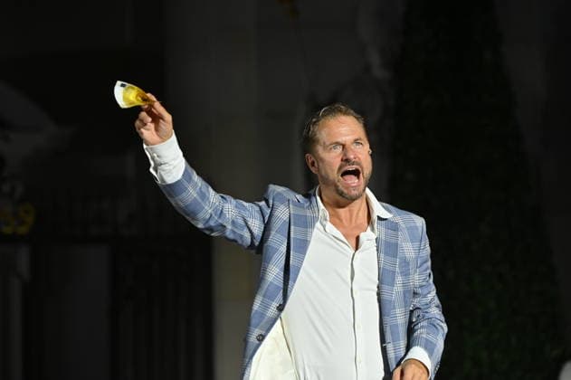 RECORD DATE NOT STATED Philipp Hochmair, Jedermann, Fotoprobe, Salzburger Festspiele, Domplatz, Salzburg, 2026, Manfred Siebinger *** Philipp Hochmair, *Jedermann*, photo rehearsal, Salzburg Festival, Domplatz, Salzburg, 2026, Manfred Siebinger