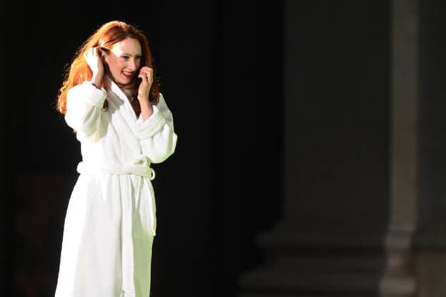 RECORD DATE NOT STATED Roxane Duran, Buhlschaft, Jedermann, Fotoprobe, Salzburger Festspiele, Domplatz, Salzburg, 2026, Manfred Siebinger *** Roxane Duran, Buhlschaft, *Jedermann*, photo rehearsal, Salzburg Festival, Domplatz, Salzburg, 2026, Manfred Siebinger