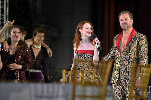 RECORD DATE NOT STATED Roxane Duran, Buhlschaft, Philipp Hochmair, Jedermann, Fotoprobe, Salzburger Festspiele, Domplatz, Salzburg, 2026, Manfred Siebinger *** Roxane Duran as Buhlschaft, Philipp Hochmair as Jedermann, photo rehearsal, Salzburg Festival, Domplatz, Salzburg, 2026, Manfred Siebinger