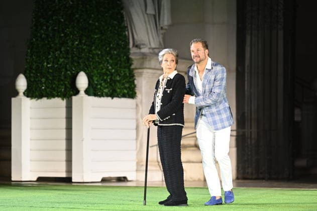 RECORD DATE NOT STATED Philipp Hochmair, Jedermann, Daniela Ziegler, Jedermanns Mutter, Fotoprobe, Salzburger Festspiele, Domplatz, Salzburg, 2026, Manfred Siebinger *** Philipp Hochmair as Jedermann, Daniela Ziegler as Jedermann’s Mother, photo rehearsal, Salzburg Festival, Domplatz, Salzburg, 2026, Manfred Siebinger