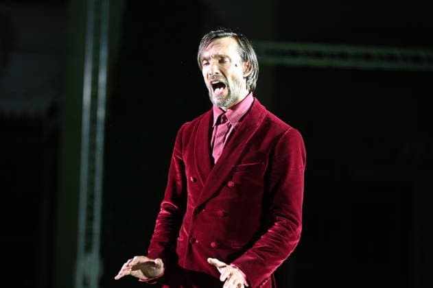 RECORD DATE NOT STATED Christoph Luser, Guter Gesell Teufel, Jedermann, Fotoprobe, Salzburger Festspiele, Domplatz, Salzburg, 2026, Manfred Siebinger *** Christoph Luser, The Good Devil, *Jedermann*, photo rehearsal, Salzburg Festival, Domplatz, Salzburg, 2026, Manfred Siebinger
