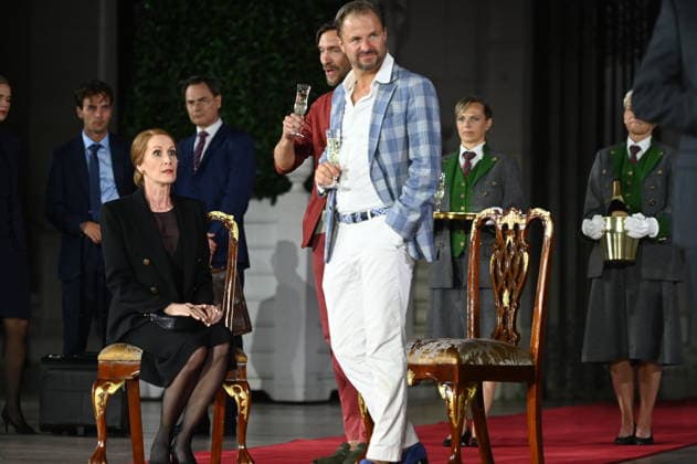RECORD DATE NOT STATED Nicole Beutler, Schuldknechts Weib, Philipp Hochmair, Jedermann, Fotoprobe, Salzburger Festspiele, Domplatz, Salzburg, 2026, Manfred Siebinger *** Nicole Beutler, the Servant s Wife; Philipp Hochmair, Everyman; photo rehearsal; Salzburg Festival; Domplatz, Salzburg, 2026; Manfred Siebinger