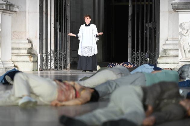 RECORD DATE NOT STATED Dominik Dos Reis, Tod, Jedermann, Fotoprobe, Salzburger Festspiele, Domplatz, Salzburg, 2026, Manfred Siebinger *** Dominik Dos Reis, Death, Everyman, Photo Rehearsal, Salzburg Festival, Domplatz, Salzburg, 2026, Manfred Siebinger