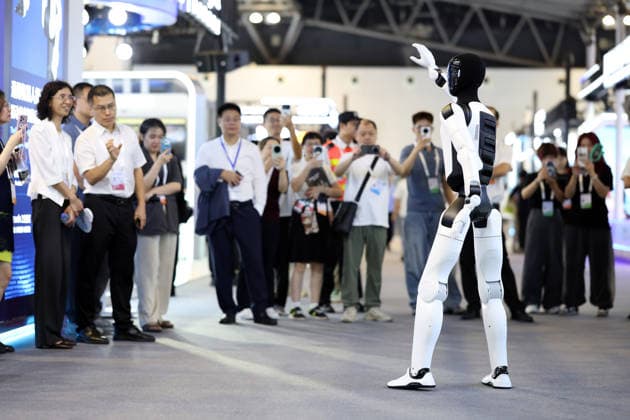SHANGHAI, CHINA - JULY 17: A humanoid robot performs a dance during the 2026 World AI Conference and High-Level Meeting on Global AI Governance on July 17, 2026 in Shanghai, China. Themed AI Partnership for a Brighter Future, the event will include more than 140 forums, bringing together 1,400 guests from home and abroad.  Copyright: xChinaxNewsxServicex 111654825227