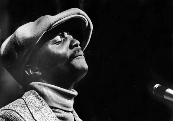 ENTER-MUS-HATHAWAY-FRIEND-FILEPIC-TB Donny Hathaway performs at Mister Kelly s in Chicago on Nov. 1, 1971. (Val Mazzenga Chicago Tribune TNS) Chicago IL USA EDITORIAL USE ONLY Copyright: xx 178145129W ValxMazzengax krtphotoslive964780