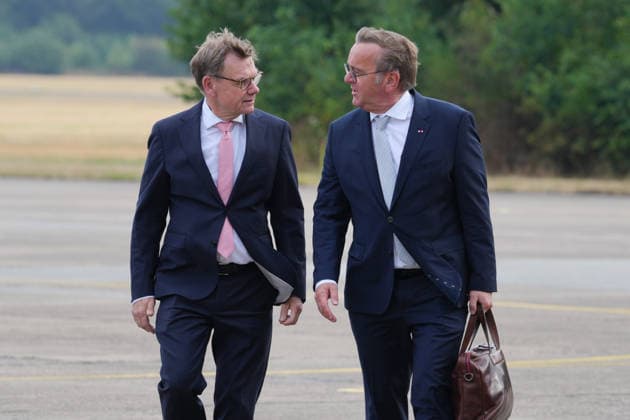 Deutsch-Franzoesischen Verteidigungsrat und Sicherheitsrat in Noervenich Aussenminister Johann Wadephul gemeinsam mit Verteidigungsminister Boris Pistorius bei der Ankunft beim Taktischen Luftwaffengeschwader 31 auf dem Luftwaffenstuetzunk in Noervenich, Noervenich, 17.07.2026 Noervenich NRW Deutschland *** German-French Defense Council and Security Council in Noervenich: Foreign Minister Johann Wadephul, together with Defense Minister Boris Pistorius, upon arrival at Tactical Air Force Wing 31 at the Noervenich Air Force Base, Noervenich, July 17, 2026, Noervenich, North Rhine-Westphalia, Germany