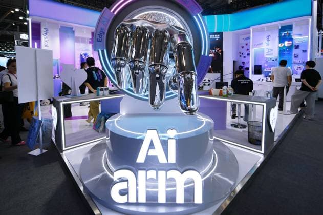 2026 WAIC Held in Shanghai SHANGHAI, CHINA - JULY 17, 2026 - The audience visited the ARM booth at the 2026 World Artificial Intelligence Conference in Shanghai, China on July 17, 2026. Shanghai Shanghai China  Copyright: xCFOTOx i1784302544513