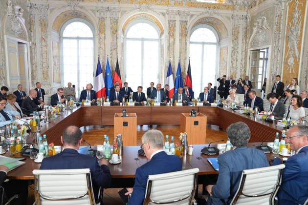 26. Deutsch-Franzoesischer Ministerrat in Bruehl Auftaktfotos der Plenarsitzung mit Teilnehmenden Ministerinnen und Minister aus Deutschland und Frankreich zu Beginn des Deutsch-Franzoesichen Ministerrat 2026 im Gardensaal des Schloss Augustusburg, Bruehl, 17.07.2026 Bruehl NRW Deutschland *** 26th Franco-German Ministerial Council in Brühl: Opening photos of the plenary session featuring participating ministers from Germany and France at the start of the 2026 Franco-German Ministerial Council in the Garden Hall of Augustusburg Palace, Brühl, North Rhine-Westphalia, Germany, July 17, 2026