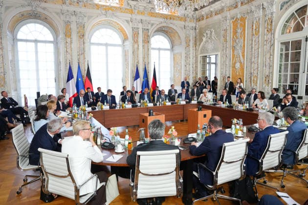 26. Deutsch-Franzoesischer Ministerrat in Bruehl Auftaktfotos der Plenarsitzung mit Teilnehmenden Ministerinnen und Minister aus Deutschland und Frankreich zu Beginn des Deutsch-Franzoesichen Ministerrat 2026 im Gardensaal des Schloss Augustusburg, Bruehl, 17.07.2026 Bruehl NRW Deutschland *** 26th Franco-German Ministerial Council in Brühl: Opening photos of the plenary session featuring participating ministers from Germany and France at the start of the 2026 Franco-German Ministerial Council in the Garden Hall of Augustusburg Palace, Brühl, North Rhine-Westphalia, Germany, July 17, 2026