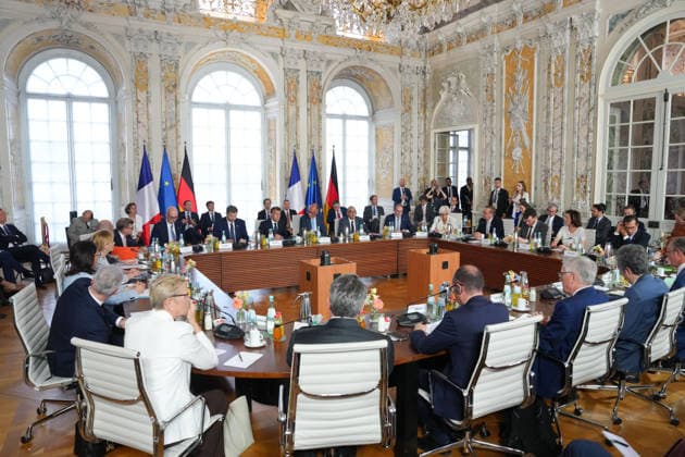 26. Deutsch-Franzoesischer Ministerrat in Bruehl Auftaktfotos der Plenarsitzung mit Teilnehmenden Ministerinnen und Minister aus Deutschland und Frankreich zu Beginn des Deutsch-Franzoesichen Ministerrat 2026 im Gardensaal des Schloss Augustusburg, Bruehl, 17.07.2026 Bruehl NRW Deutschland *** 26th Franco-German Ministerial Council in Brühl: Opening photos of the plenary session featuring participating ministers from Germany and France at the start of the 2026 Franco-German Ministerial Council in the Garden Hall of Augustusburg Palace, Brühl, North Rhine-Westphalia, Germany, July 17, 2026