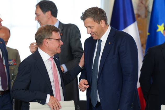 26. Deutsch-Franzoesischer Ministerrat in Bruehl Aussenminister Johann Wadephul und Finanzminister Lars Klingbeil im Gespraech zu Beginn des Deutsch-Franzoesichen Ministerrat 2026 im Gardensaal des Schloss Augustusburg, Bruehl, 17.07.2026 Bruehl NRW Deutschland *** 26th German-French Ministerial Council in Brühl: Foreign Minister Johann Wadephul and Finance Minister Lars Klingbeil in conversation at the start of the 2026 German-French Ministerial Council in the Garden Hall of Augustusburg Palace, Brühl, North Rhine-Westphalia, Germany, July 17, 2026
