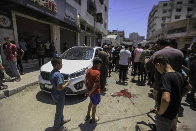 RECORD DATE NOT STATED Targeting of a civilian vehicle in Gaza City during the military conflict between Israel and Hamas. (INT) Targeting of a civilian vehicle in Gaza City during the military conflict between Israel and Hamas. July 17, 2026, Gaza, Palestine: A Palestinian was injured after an Israeli drone strike targeted an area in Gaza City. According to medical sources, the injured person was transported to Al-Shifa Medical Complex for treatment, while emergency teams responded to the scene. Credit: Hashem Zimmo TheNews2(Foto: Hashem Zimmo Thenews2 imago images) Targeting of a civilian vehicle in Gaza City during the military conflict between Israel and Hamas.  Copyright: xHashemxZimmox