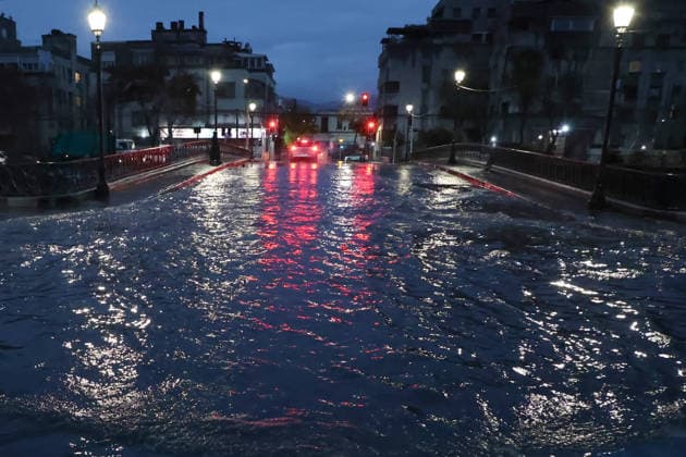 Santiago, July 17, 2026 Flooding at the intersection of Cardenal Caro and the Patronato Bridge in downtown Santiago Dragomir Yankovic Aton Chile, Santiago, Chile Aton 1173222  Copyright: DRAGOMIRxYANKOVIC ATONxCHILE