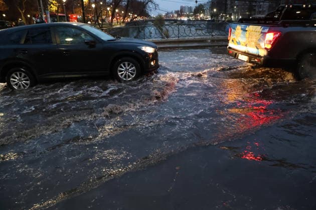 Santiago, July 17, 2026 Flooding at the intersection of Cardenal Caro and the Patronato Bridge in downtown Santiago Dragomir Yankovic Aton Chile, Santiago, Chile Aton 1173224  Copyright: DRAGOMIRxYANKOVIC ATONxCHILE
