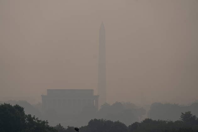 July 17, 2026, Washington, Dc, United States: Air pollution caused by smoke from Canadian wildfires has covered Washington, D.C. on July 17, 2026. Washington and much of the East Coast is under a Code Purple air quality warning, which is the air is unhealthy for any person. Washington United States - ZUMAl312 20260717_znp_l312_002 Copyright: xAndrewxLeydenx