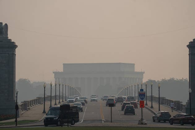 July 17, 2026, Washington, Dc, United States: Air pollution caused by smoke from Canadian wildfires has covered Washington, D.C. on July 17, 2026. Washington and much of the East Coast is under a Code Purple air quality warning, which is the air is unhealthy for any person. Washington United States - ZUMAl312 20260717_znp_l312_004 Copyright: xAndrewxLeydenx