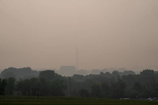 July 17, 2026, Washington, Dc, United States: Air pollution caused by smoke from Canadian wildfires has covered Washington, D.C. on July 17, 2026. Washington and much of the East Coast is under a Code Purple air quality warning, which is the air is unhealthy for any person. Washington United States - ZUMAl312 20260717_znp_l312_001 Copyright: xAndrewxLeydenx