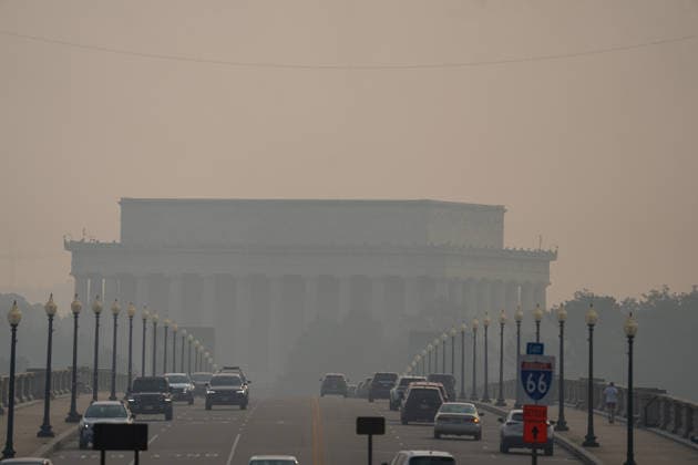July 17, 2026, Washington, Dc, United States: Air pollution caused by smoke from Canadian wildfires has covered Washington, D.C. on July 17, 2026. Washington and much of the East Coast is under a Code Purple air quality warning, which is the air is unhealthy for any person. Washington United States - ZUMAl312 20260717_znp_l312_006 Copyright: xAndrewxLeydenx
