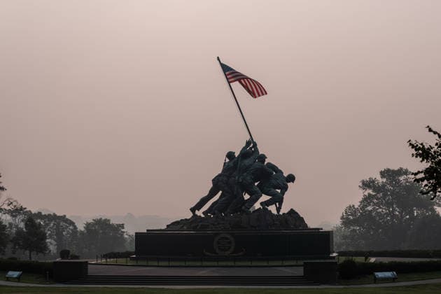 July 17, 2026, Washington, Dc, United States: Air pollution caused by smoke from Canadian wildfires has covered Washington, D.C. on July 17, 2026. Washington and much of the East Coast is under a Code Purple air quality warning, which is the air is unhealthy for any person. Washington United States - ZUMAl312 20260717_znp_l312_007 Copyright: xAndrewxLeydenx