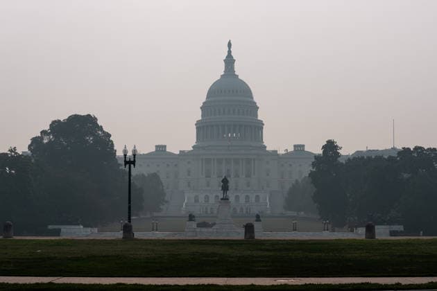 July 17, 2026, Washington, Dc, United States: Air pollution caused by smoke from Canadian wildfires has covered Washington, D.C. on July 17, 2026. Washington and much of the East Coast is under a Code Purple air quality warning, which is the air is unhealthy for any person. Washington United States - ZUMAl312 20260717_znp_l312_008 Copyright: xAndrewxLeydenx