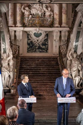 26. Deutsch-Franzoesischen Ministerrat auf Schloss Augustusburg Bundeskanzler Friedrich Merz gemeinsam mit Emmanuel Macron Praesidenten der Franzoesischen Republik, bei der gemeinsame Pressekonferenz im Anschluss an den 26. Deutsch-Französischen Ministerrat auf Schloss Augustusburg, Bruehl, 17.07.2026 Bruehl Nordrhein-Westfalen Deutschland *** 26th German-French Ministerial Council at Augustusburg Palace: Federal Chancellor Friedrich Merz together with Emmanuel Macron, President of the French Republic, at the joint press conference following the 26th German-French Ministerial Council at Augustusburg Palace, Brühl, July 17, 2026, Brühl, North Rhine-Westphalia, Germany