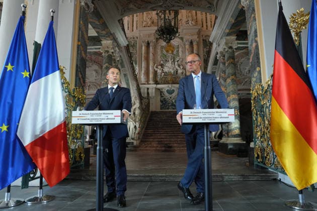 Pressekonferenz nach dem 26. Deutsch-Franzoesischer Ministerrat Bundeskanzler Friedrich Merz gemeinsam mit dem franzoesischen Staatspraesident Emmanuel Macron in historischer Kulisse bei der Pressekonferenz nach dem Deutsch-Franzoesischen Ministerrat in Schloss Augustusburg , Bruehl, 17.07.2026 Bruehl NRW Deutschland *** Press Conference Following the 26th Franco-German Ministerial Council: German Chancellor Friedrich Merz and French President Emmanuel Macron in a historic setting at the press conference following the Franco-German Ministerial Council at Augustusburg Palace, Brühl, July 17, 2026, Brühl, North Rhine-Westphalia, Germany