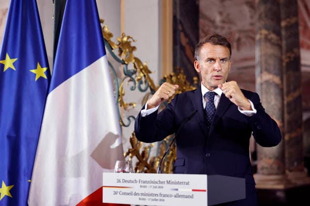 Frankreichs Präsident Emmanuel Macron (PS) bei einem Pressestatement auf Schloss Augustusburg beim 26. Deutsch-Französischen Ministerrat. Die Regierungen beider Länder kommen zusammen, um nicht nur die militärische Zusammenarbeit sondern auch Kooperationen in den Bereichen Forschung und Wirtschaft abzustimmen. Brühl, 17.07.2026 NRW Deutschland *** French President Emmanuel Macron (PS) during a press statement at Augustusburg Castle at the 26th Franco-German Ministerial Council. The governments of both countries are meeting to coordinate not only military cooperation but also collaboration in the fields of research and the economy. Brühl, July 17, 2026, North Rhine-Westphalia, Germany Copyright: xChristophxHardtx