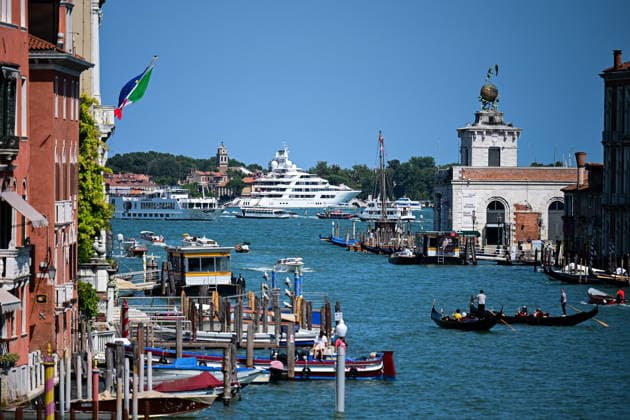 Protest against the visit of US Ambassador to Italy Tilman Fertitta in Venice, Italy VENICE, ITALY - JULY 17: US Ambassador to Italy Tilman Fertitta’s 117-metre megayacht is seen moored in Venice, Italy, on July 17, 2026 ahead of a protest to oppose Fertitta s visit during the city s annual Redentore festival and criticized mass tourism, the influence of billionaires on Venice, and US policies under President Donald Trump. Piero Cruciatti Anadolu Veneto Italy. Editorial use only. Please get in touch for any other usage.  Copyright: x2026xAnadoluxPieroxCruciattix