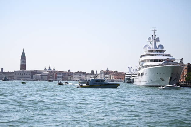 Protest against the visit of US Ambassador to Italy Tilman Fertitta in Venice, Italy VENICE, ITALY - JULY 17: US Ambassador to Italy Tilman Fertitta’s 117-metre megayacht is seen moored in Venice, Italy, on July 17, 2026 ahead of a protest to oppose Fertitta s visit during the city s annual Redentore festival and criticized mass tourism, the influence of billionaires on Venice, and US policies under President Donald Trump. Piero Cruciatti Anadolu Veneto Italy. Editorial use only. Please get in touch for any other usage.  Copyright: x2026xAnadoluxPieroxCruciattix