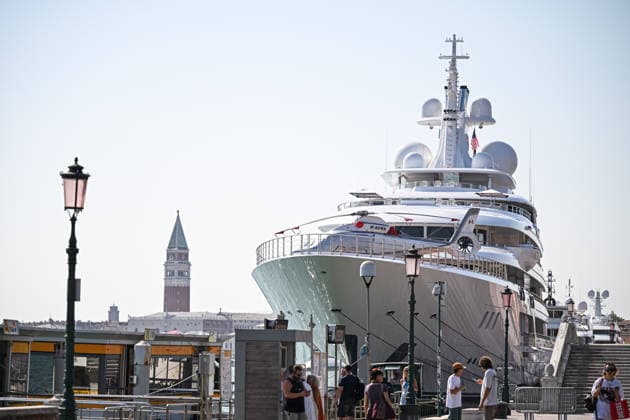 Protest against the visit of US Ambassador to Italy Tilman Fertitta in Venice, Italy VENICE, ITALY - JULY 17: US Ambassador to Italy Tilman Fertitta’s 117-metre megayacht is seen moored in Venice, Italy, on July 17, 2026 ahead of a protest to oppose Fertitta s visit during the city s annual Redentore festival and criticized mass tourism, the influence of billionaires on Venice, and US policies under President Donald Trump. Piero Cruciatti Anadolu Veneto Italy. Editorial use only. Please get in touch for any other usage.  Copyright: x2026xAnadoluxPieroxCruciattix